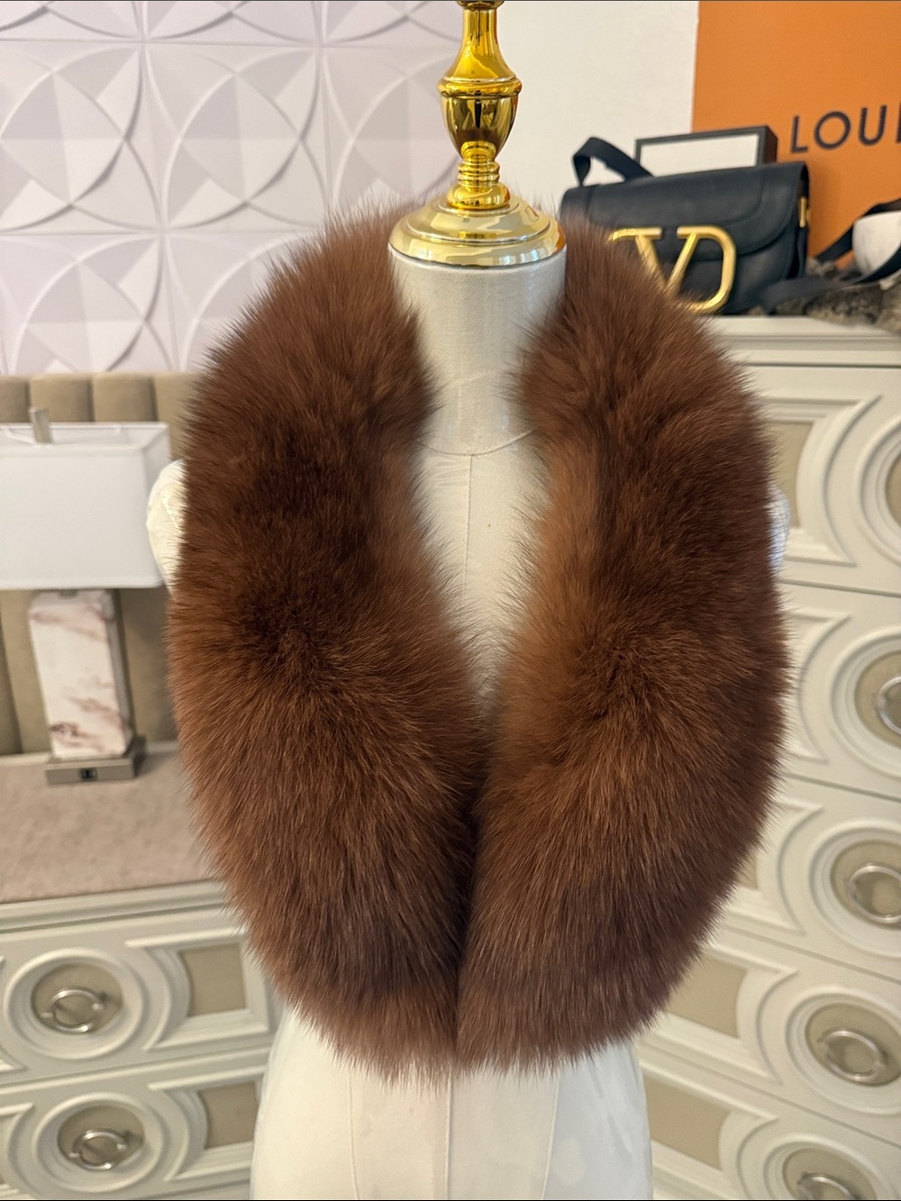 Saga fox fur collar